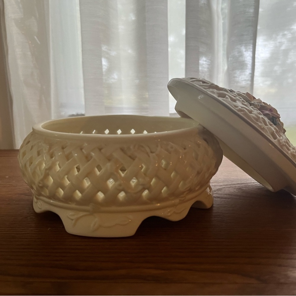 Floral Porcelain Box - Picture 4 of 4